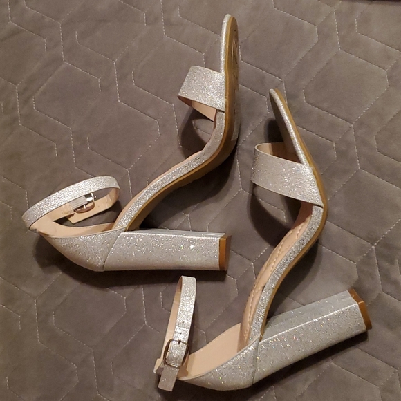 NIB Silver Strappy Heels - Picture 8 of 16